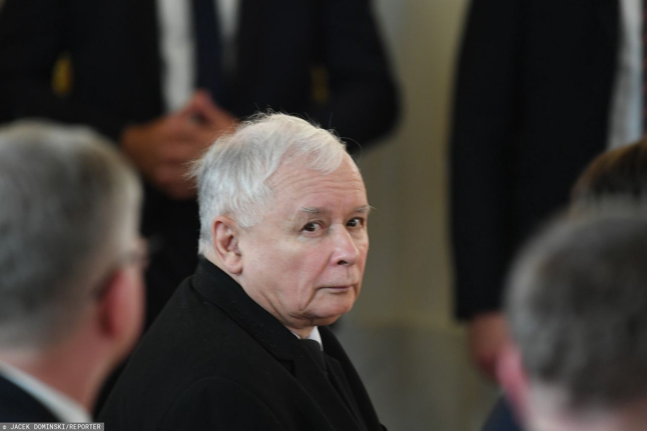 Jarosław Kaczyński po wybuchu wojny w Ukrainie miał być "całą noc na łączach z szefami służb" - podaje Wprost.pl