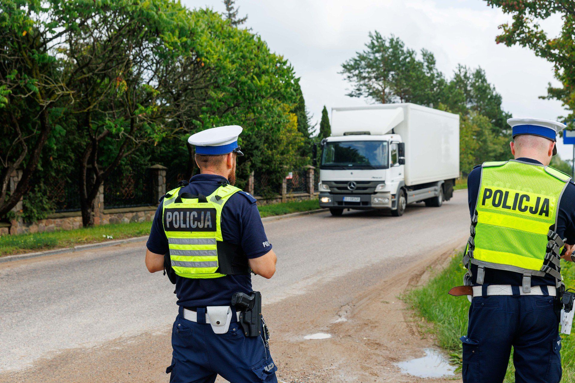 W poniedziałek policjanci wzięli sprawdzali przejeżdżających przez przejazd między Fastami i Dzikimi