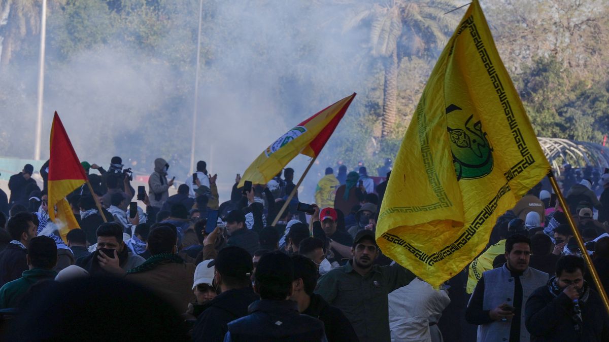 BAGHDAD, IRAQ - MARCH 01: Protesters gather outside the Green Zone, where the U.S. Embassy is located in Baghdad, Iraq to protest after the announcement that Iranian leader Ayatollah Ali Khamenei had been killed in a U.S.â"Israeli airstrike on March 01, 2026. (Photo by Murtadha Al-Sudani/Anadolu via Getty Images)