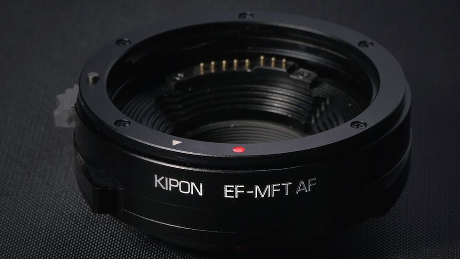Adapter Kipon Canon EF na Mikro Cztery Trzecie oferuje naprawdę szybki autofokus 1