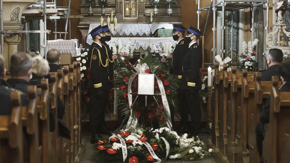 Roztoka. W piątek odbył się pogrzeb  	Aleksandra Koźmińskiego. Młodego piłkarza pożegnały tłumy