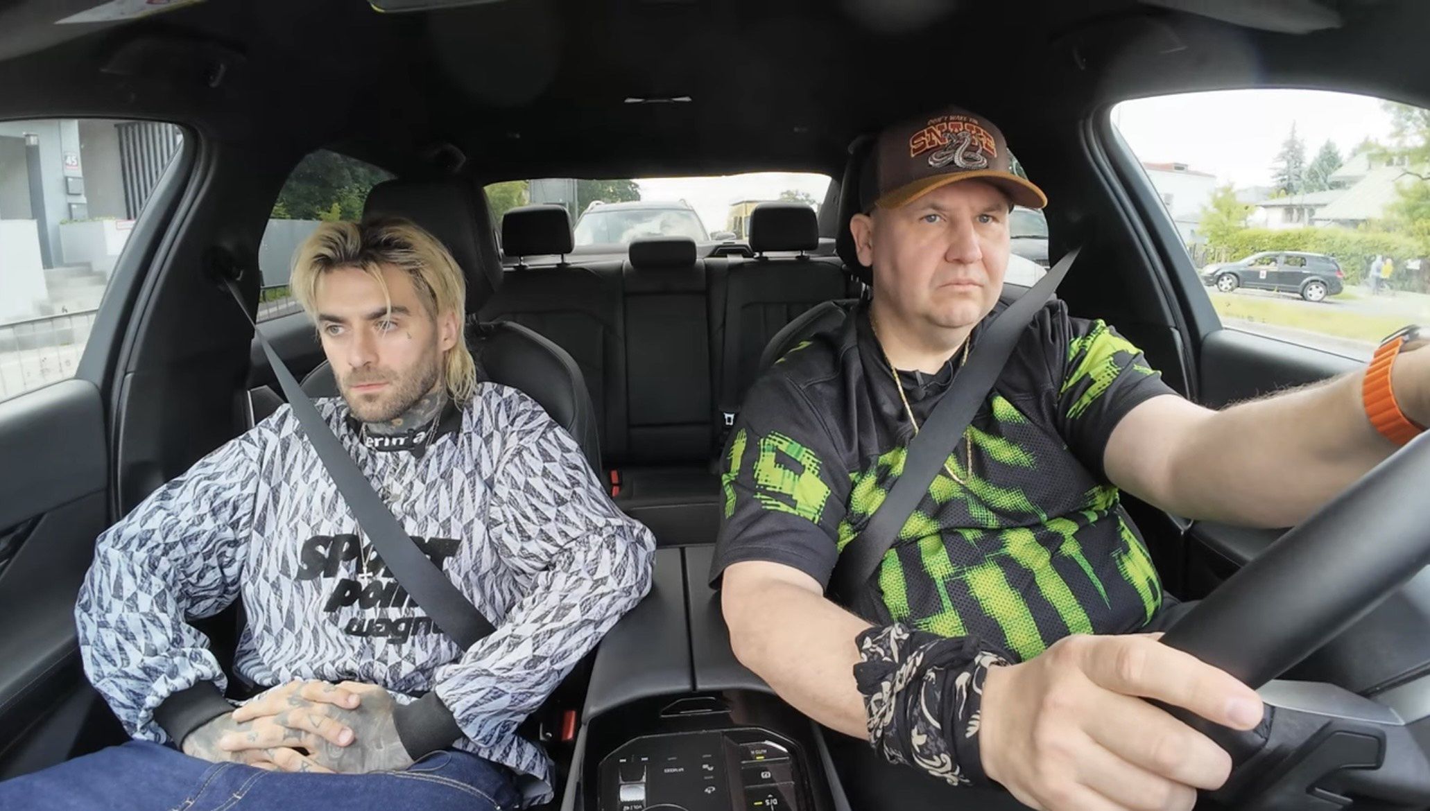 Quebonafide podczas wywiadu 