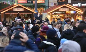 Betonowe zapory i umocnienia. Nadzwyczajne środki bezpieczeństwa na Jarmarku