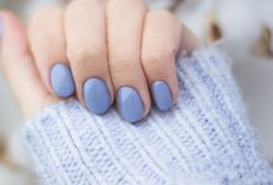 Pożegnaj klasyczny french. Baby blue nails to wiosenny przebój