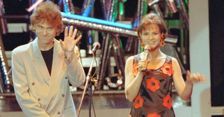 Retro telewizja. Roman Rogowiecki: w latach 90. był twarzą muzycznej telewizji. Co robi dziś?