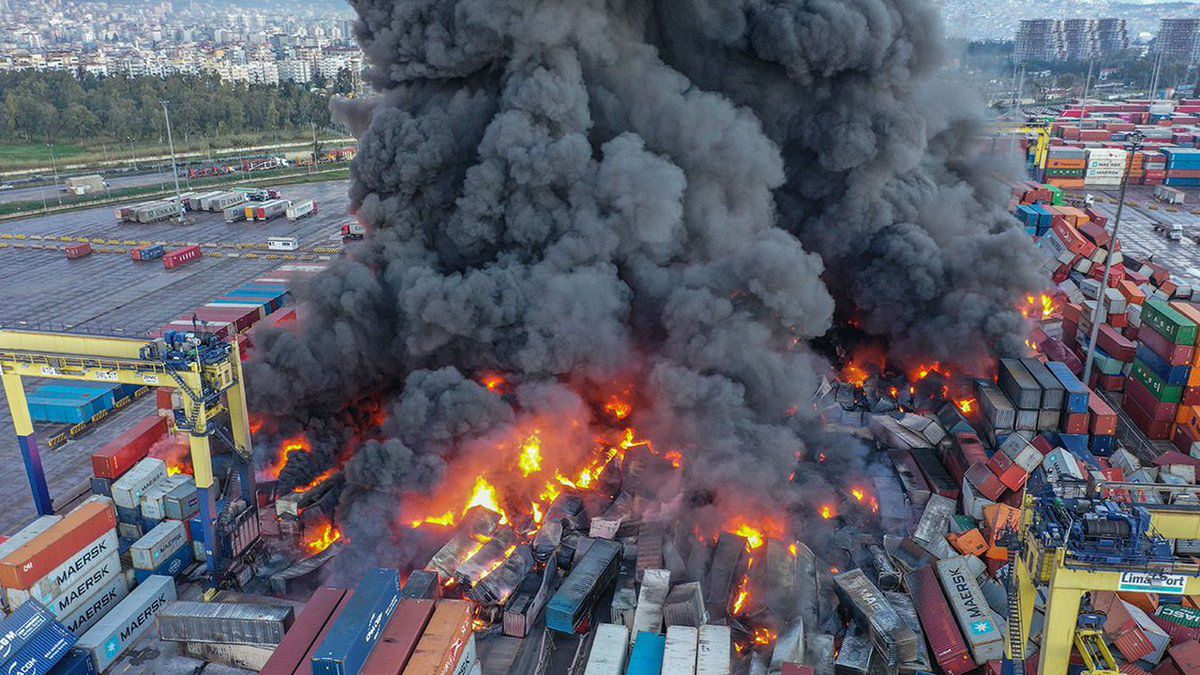 Już drugi dzień płonie port w Iskenderun w Turcji.