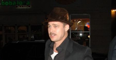 Brad Pitt z wąsikiem!
