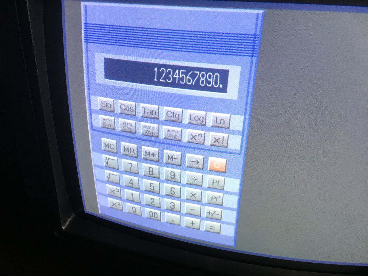 Kalkulator miał całkiem dużo funkcji