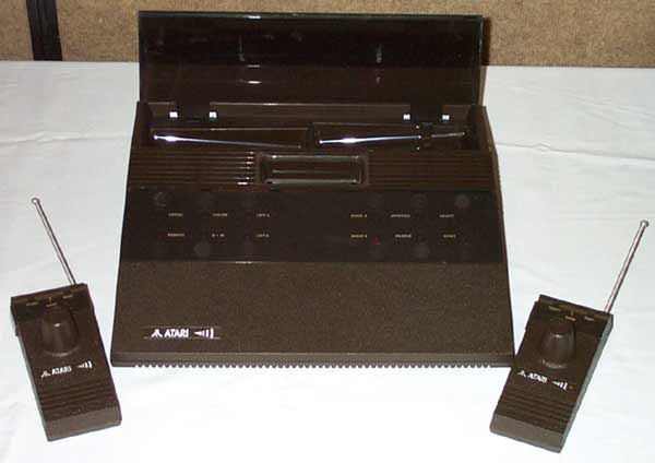 Atari 2700 wraz z bezprzewodowymi kontrolerami wyposażonymi w  gustowne antenki. Konsola nigdy nie trafiła do  oficjalnej sprzedaży, choć Atari miało przygotowane reklamy i pudełka. Jedna z takich konsol została wystawiona na eBay i sprzedana za 5700 USD.