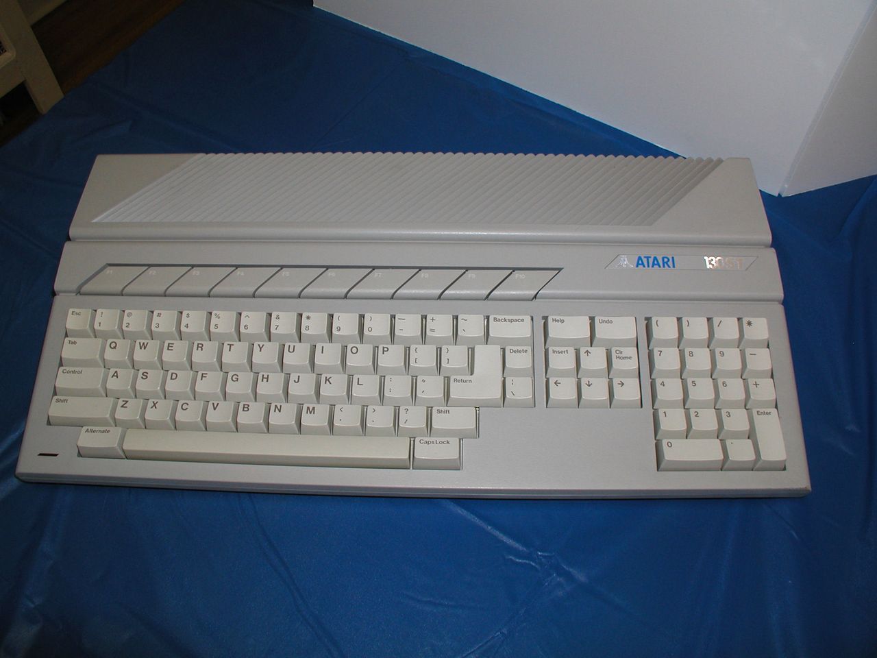 Atari 130ST. Tylko kilka egzemplarzy trafiło w prywatne ręce.