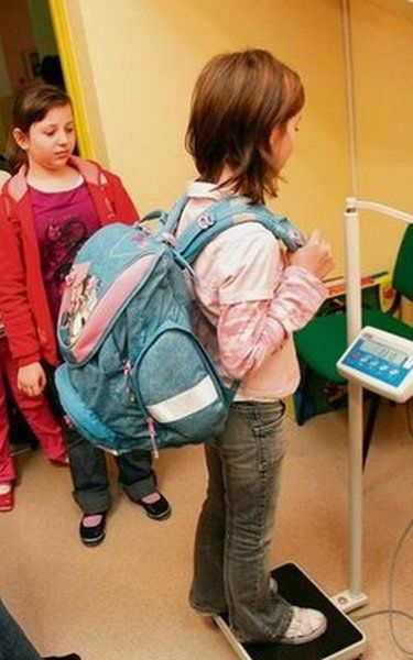 Waga tornistra musi być dostosowana do wagi dziecka