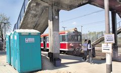 Wyglądasz z pociągu i widzisz ubikację? Witamy w Łodzi