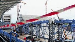 Tak wygląda obecnie stadion przy ul. Bułgarskiej w Poznaniu. Według harmonogramu piłkarze będą mogli zagrać na nim już 22 listopada tego roku. Zakończenie wszystkich prac na tym obiekcie zaplanowano z kolei na połowę 2010 roku