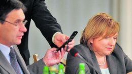 Wojciech Szarama i Beata Kempa podczas obrad komisji śledczej