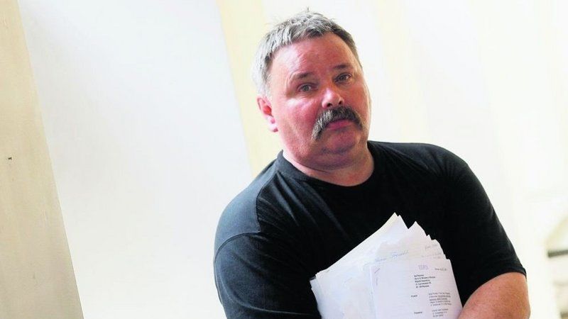 Andrzej Szczepaniak jest zdesperowany. Kradzież dokumentów zrujnowała mu życie