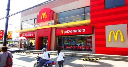 Problemy McDonald's. Sieć zamyka część lokali w USA