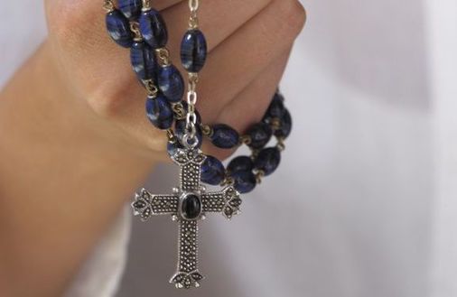 Pozwała pracodawcę za zakaz noszenia krzyża