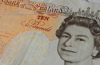 Funt podrożał, ale nadal kosztuje mniej niż 5 złotych