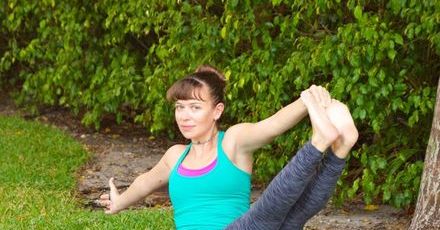 „Go with the flow”, czyli praktyka płynnej Vinyasa jogi