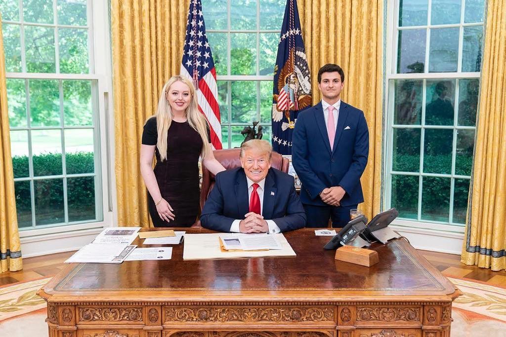 Tiffany Trump, jej wybranek i Donald Trump