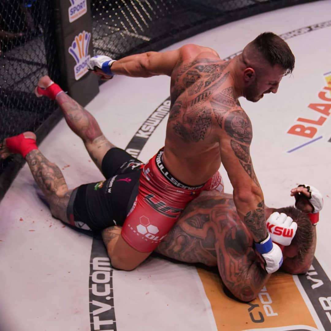 Erko Jun pokonuje Popka -  fot. Instagram ksw_mma