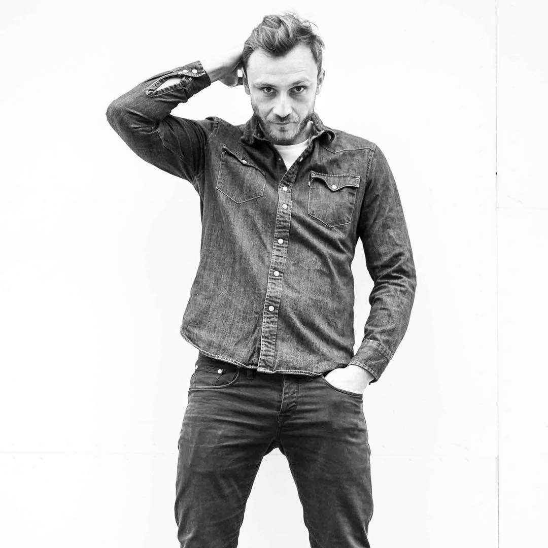 Kamil Nożyński z serialu "Ślepnąc od świateł"