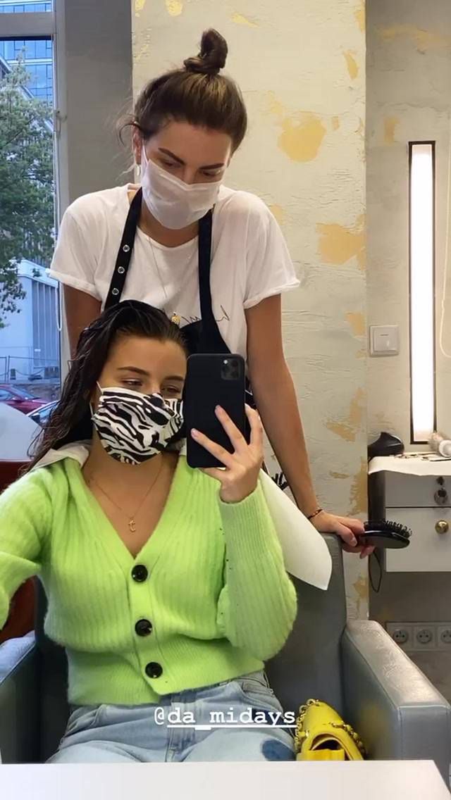 Julia Wieniawa u fryzjera