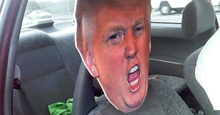 Jechał z tekturową głową Donalda Trumpa, żeby oszukać policję