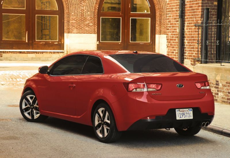 2010-Kia-Forte-Koup-38