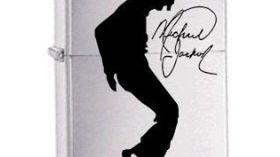 Michael Jackson zapamiętany w zapalniczce i 2-latek palący papierosa 1