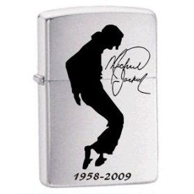 Michael Jackson zapamiętany w zapalniczce i 2-latek palący papierosa