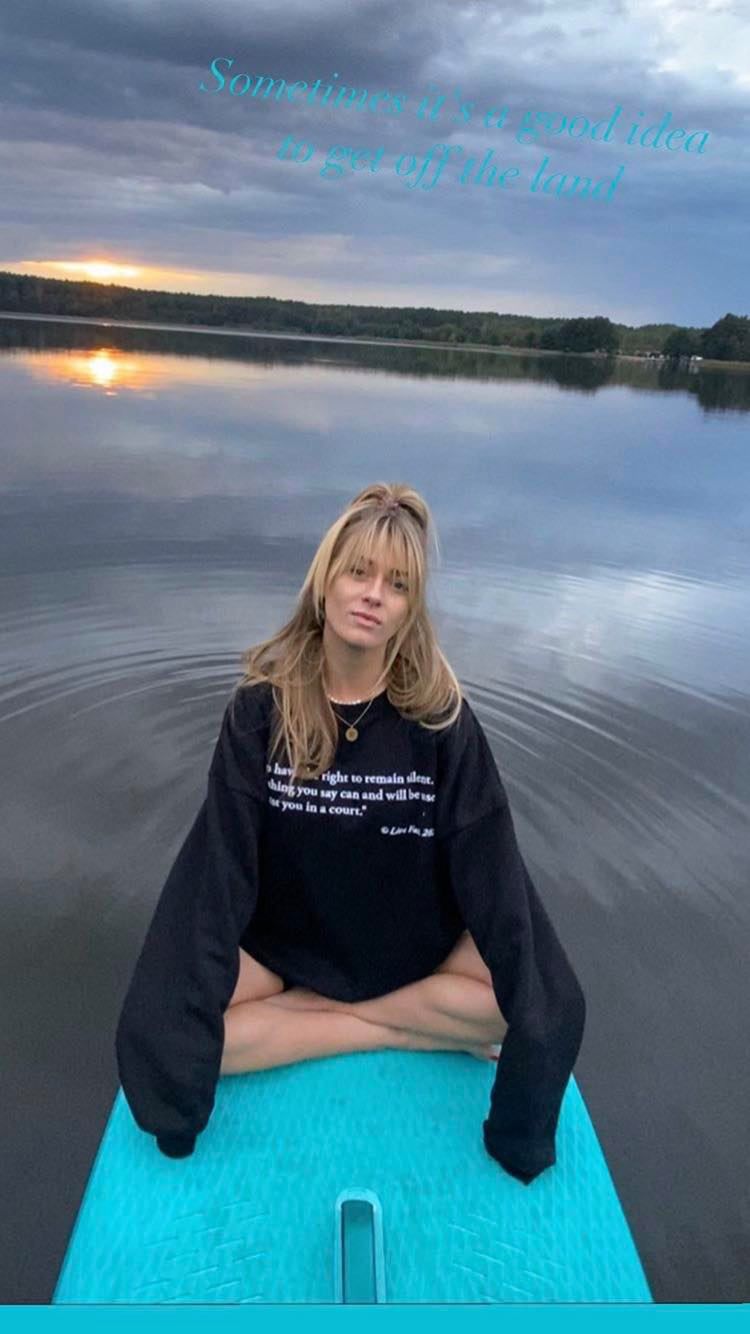 Marcelina Zawadzka prowokuje nadrukiem na bluzie