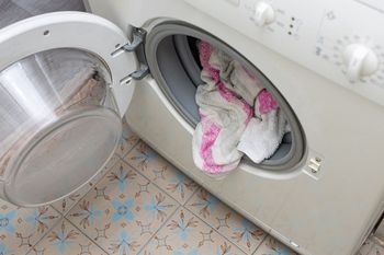 Wlej zamiast płynu do płukania. Szybko sobie podziękujesz