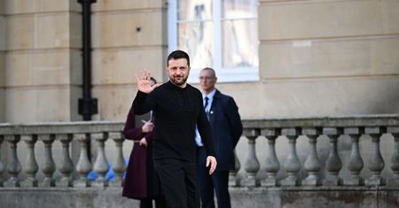 Zełenski nie zrezygnuje, ale "wymieni się" na NATO?