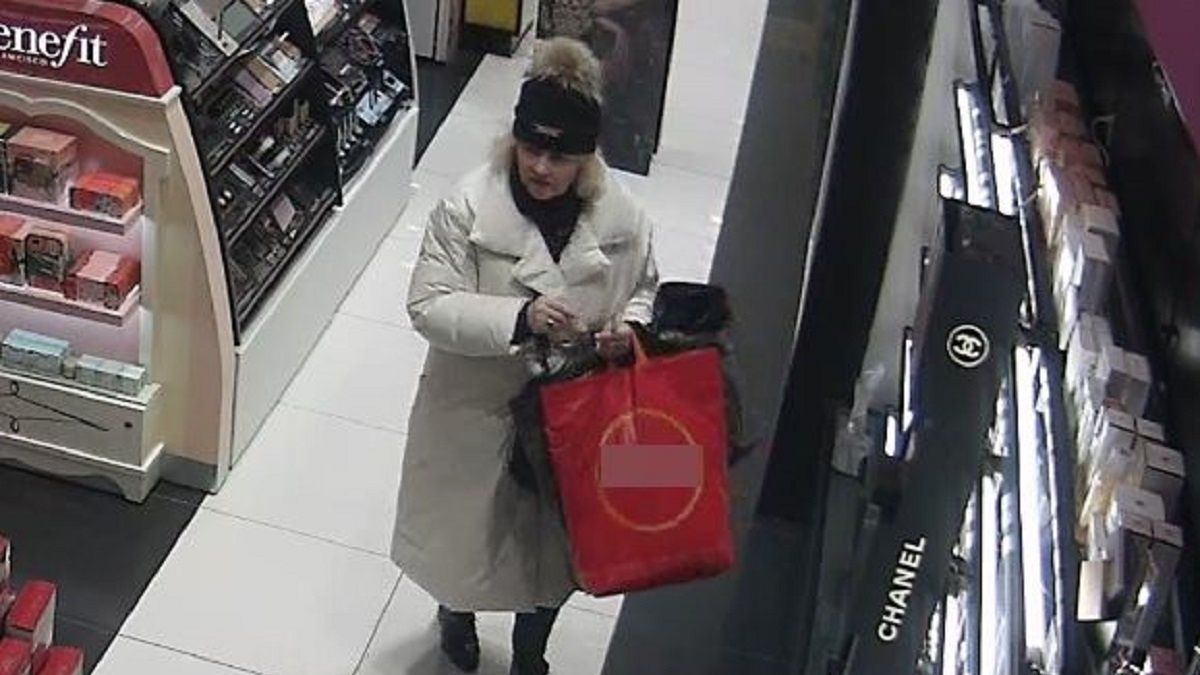 Wizerunek kobiety, która ukradła perfumy