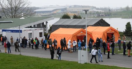 Wielkie kolejki w Polsce. Majówka 2021 pod znakiem szczepień