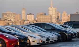 Jest nowy raport. Wartość Tesli spadła o 15 mld dolarów. Oto powód