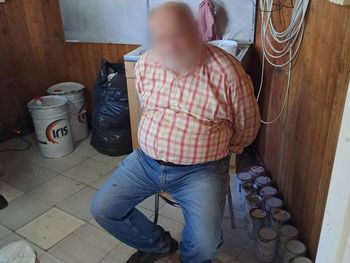 Kraków: Plantacja konopi i kontrabanda w kamienicy. Policjanci przejęli 9 kg marihuany