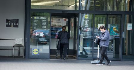 Kurtka z Lidla. Supermarket wyprzedaje popularny fason