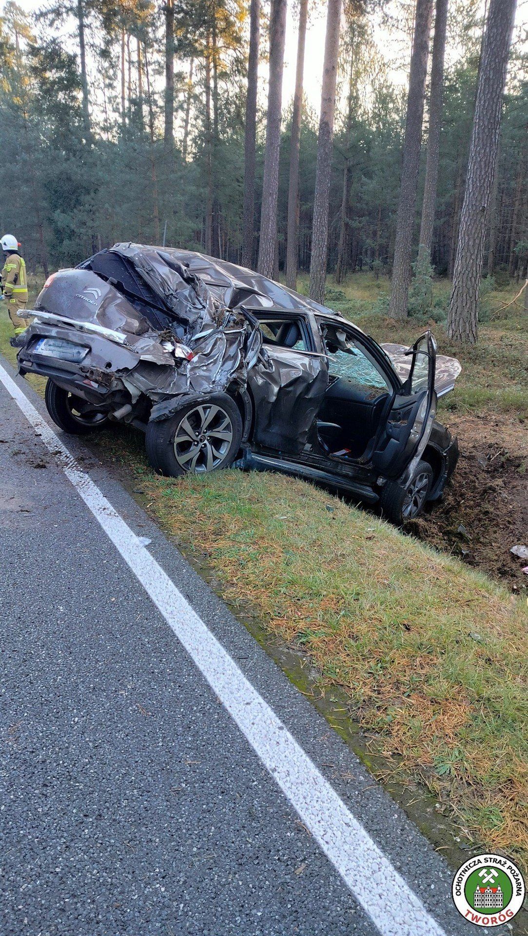 Twaróg: Poważny wypadek na Śląsku. Zderzenie bmw z citroenem na DW 907