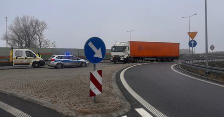 Ciężarówką pod prąd na ekspresówce. Policjanci szybko poznali powód