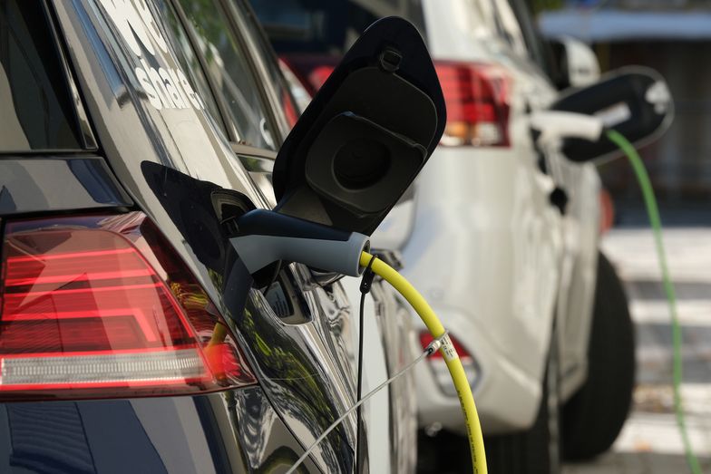 KPMG: udział pojazdów elektrycznych w rynku gwałtownie wzrośnie do 2030 r.