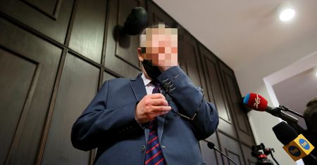 "Zabawa w chowanego". Ksiądz oskarżony o molestowanie ministranta. Prokurator o karze