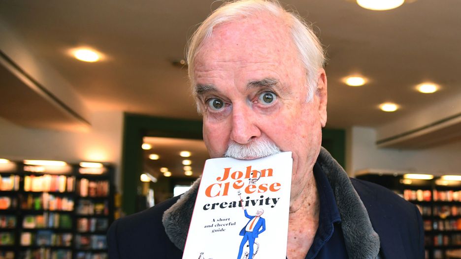 "Kreatywność. Krótki i optymistyczny poradnik" Johna Cleese'ego ukaże się 5 maja