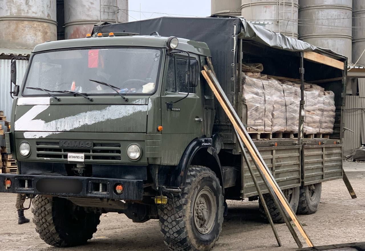 Strzał w kamerę był niecelny. Rolnik Dmytro pomógł ustalić, kto zjada zboże skradzione przez Rosjan