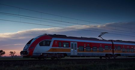 Jarmarki świąteczne i tańsze bilety. POLREGIO zaprasza na zimowe podróże