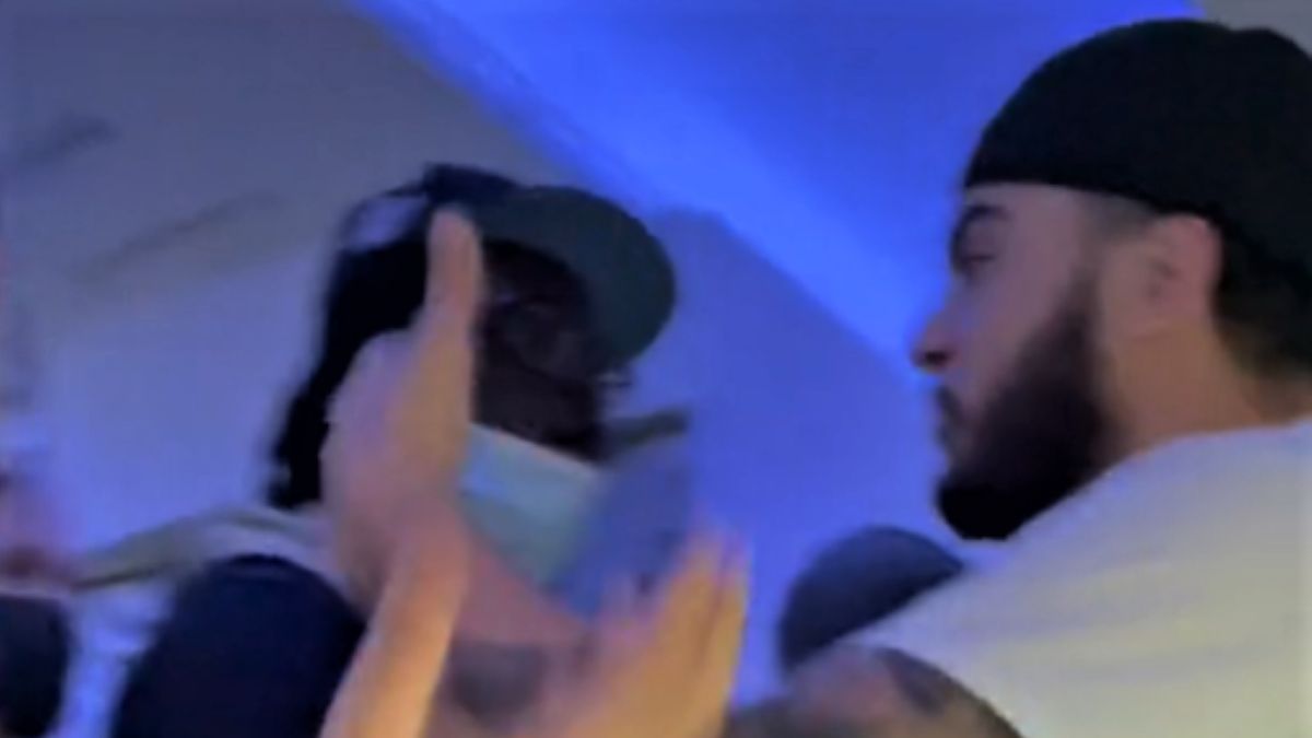 Pasażer groził innym na pokładzie, bo proszono go o założenie maseczki 