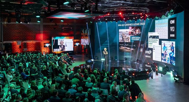 IAA Polska świętuje 30. urodziny, ma jubileuszową identyfikację wizualną