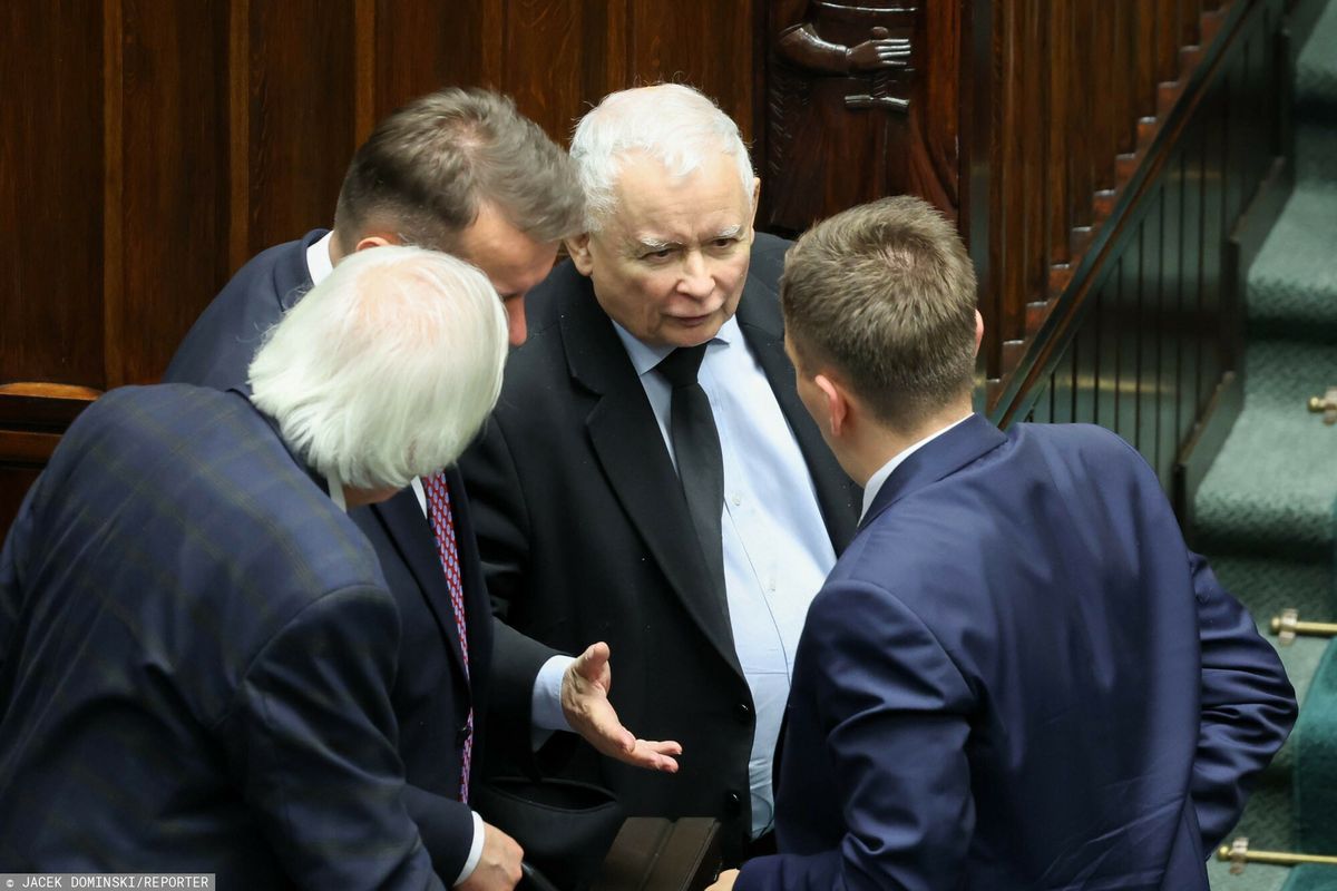 Prezes PiS Jarosław Kaczyński w opozycji chce szybko przejść do ofensywy i pójść na wojnę z Unią Europejską