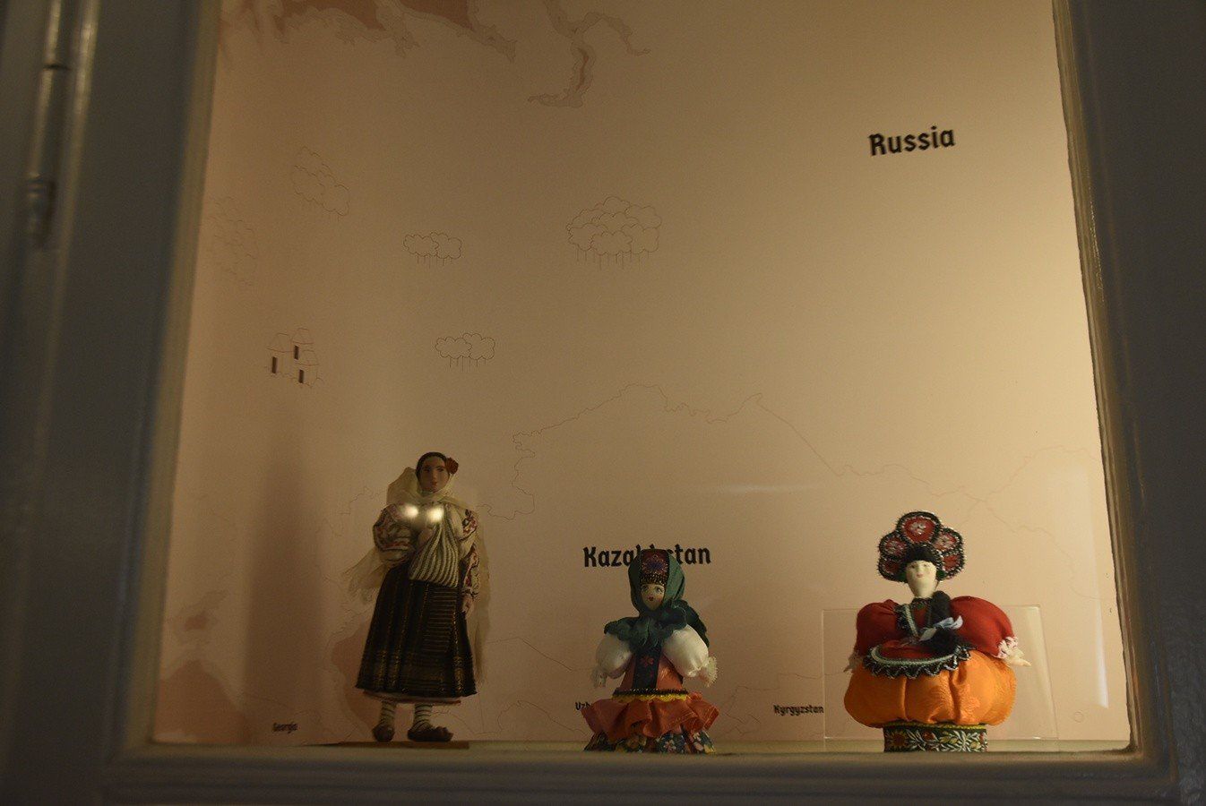 Muzeum Porcelany prezentuje cudowne lalki z różnych stron świata